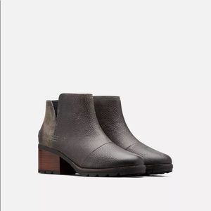 Sorel
WOMEN'S CATE CUT-OUT BOOTIE. Color- quarry